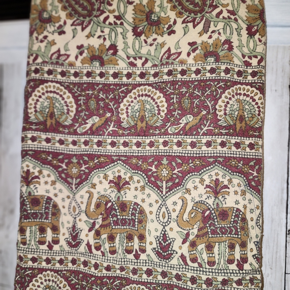 Bedspread - Picture 2 of 5